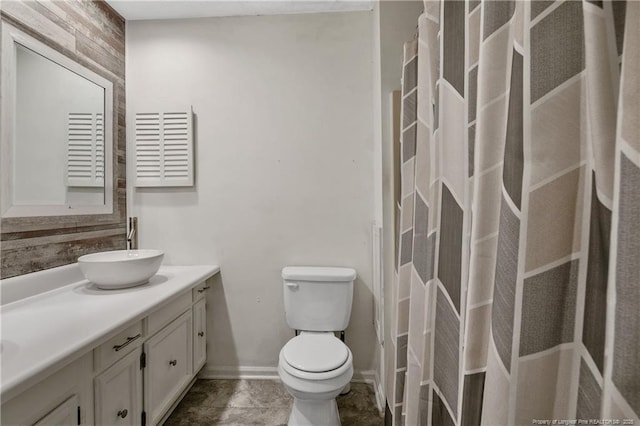 full bath featuring toilet, baseboards, and vanity