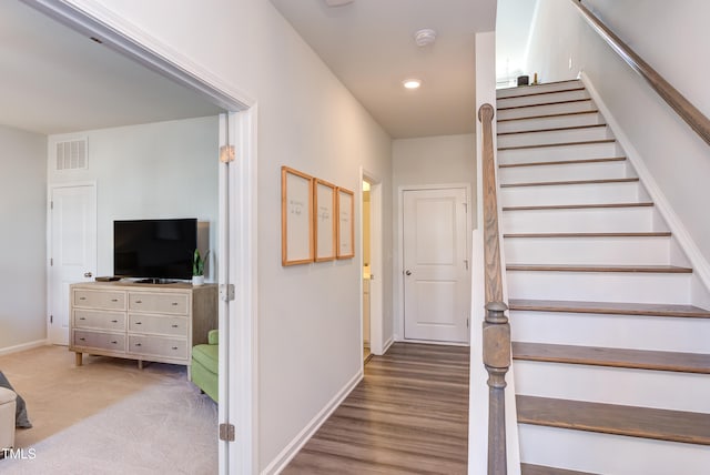 staircase with carpet floors, baseboards, visible vents, and recessed lighting