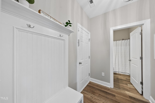 mudroom featuring dark wood-style floors, visible vents, and baseboards