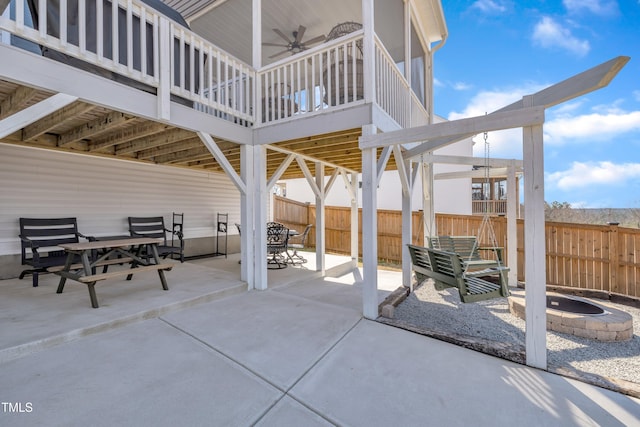 view of patio / terrace featuring outdoor dining space, an outdoor fire pit, fence, and a ceiling fan