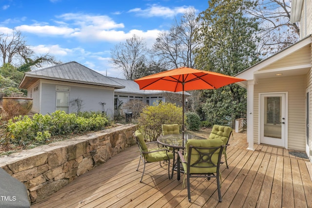 deck with outdoor dining area