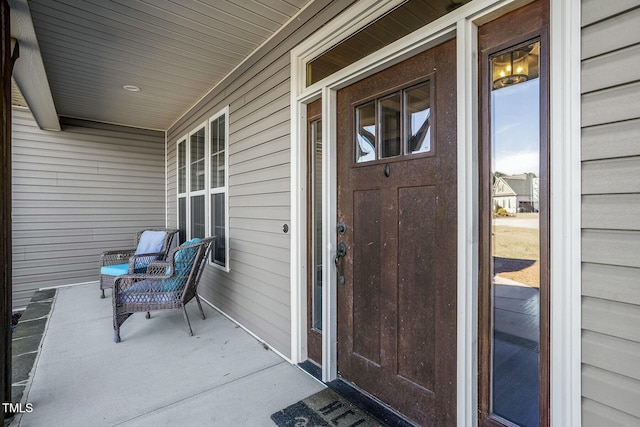 entrance to property featuring covered porch