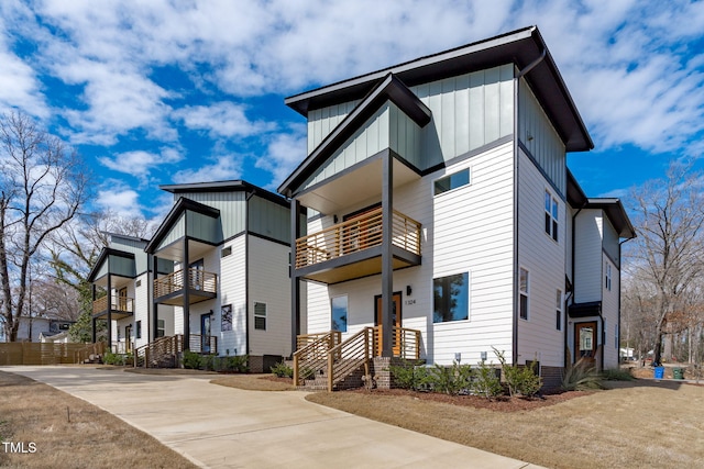 view of front facade featuring board and batten siding