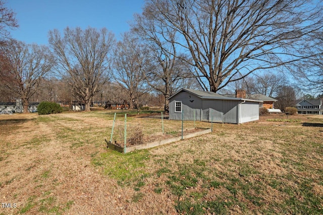 view of yard featuring a garden