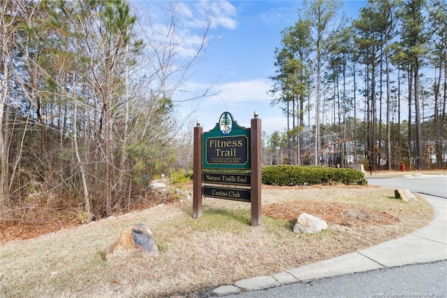 view of community / neighborhood sign