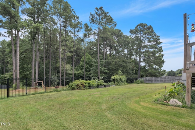 view of yard featuring fence