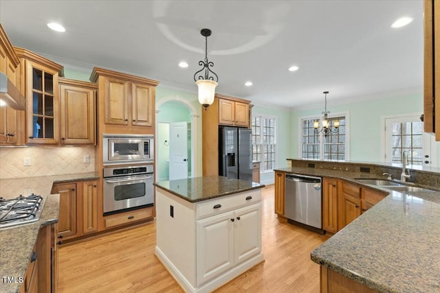 kitchen featuring pendant lighting, stainless steel appliances, and a center island