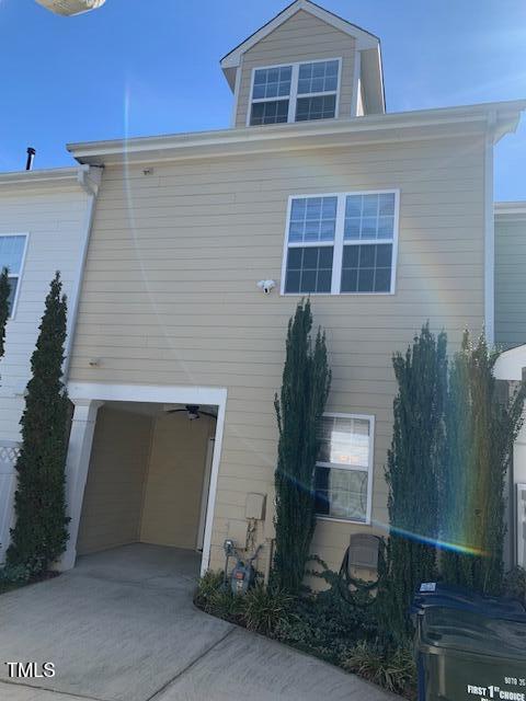 view of front of home with concrete driveway