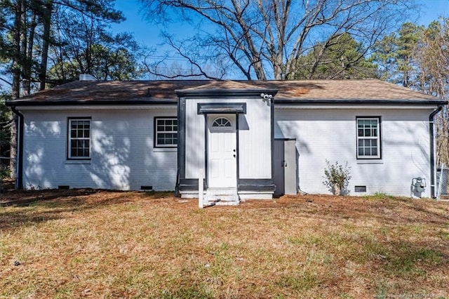 ranch-style house with crawl space, brick siding, a front lawn, and entry steps