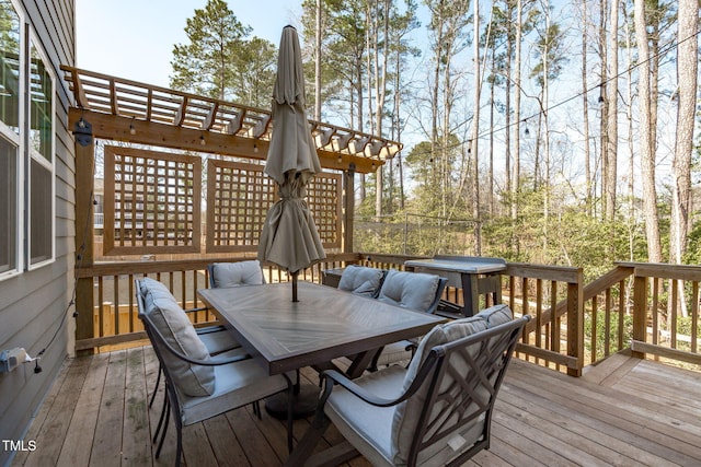 deck with outdoor dining space