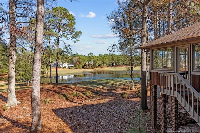 view of yard featuring a water view