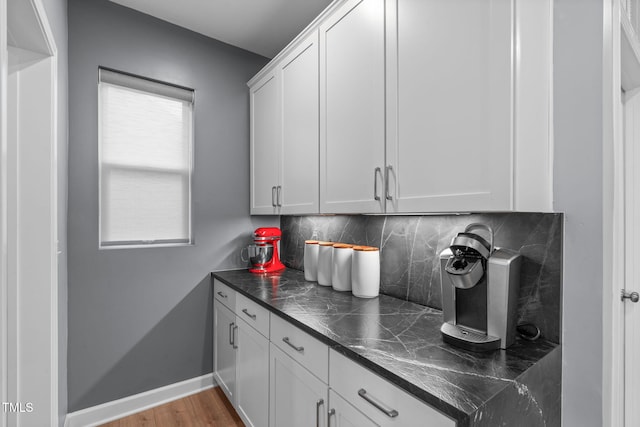 bar featuring tasteful backsplash, baseboards, and wood finished floors