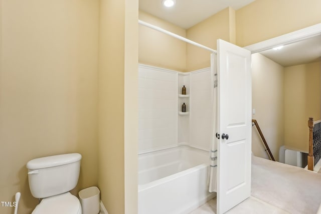 bathroom featuring toilet and shower / bathtub combination