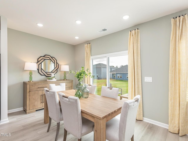 dining area featuring light wood-style floors, recessed lighting, visible vents, and baseboards