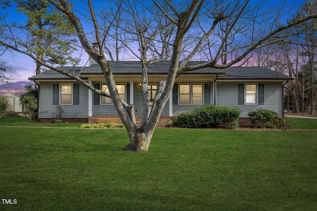 ranch-style home featuring crawl space and a front lawn