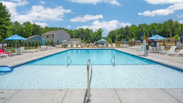 517 Old Battle Bridge Rd, Wendell, NC 27591 - pool featuring fence and a patio