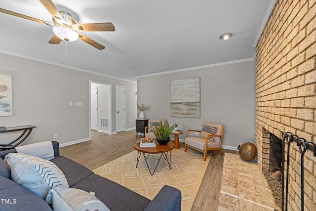 living area with baseboards, wood finished floors, and crown molding