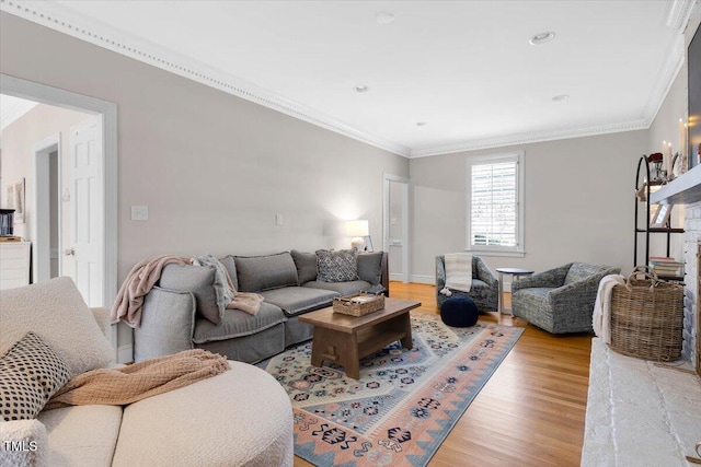 living room featuring light wood finished floors and crown molding