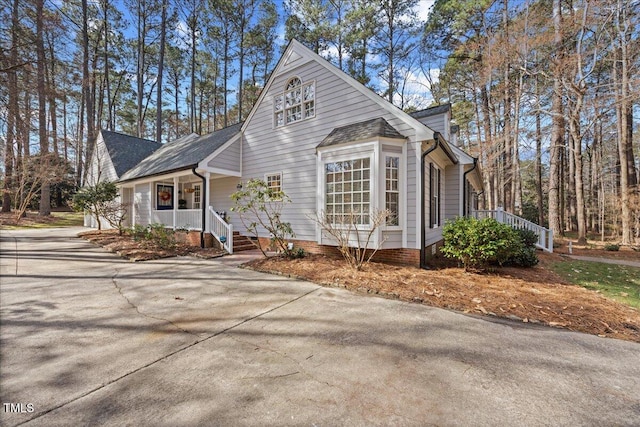 view of front of house featuring concrete driveway