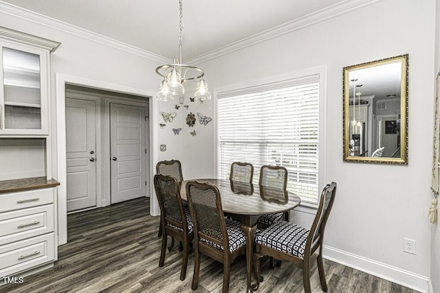 dining area featuring a notable chandelier, dark wood-style flooring, baseboards, and ornamental molding