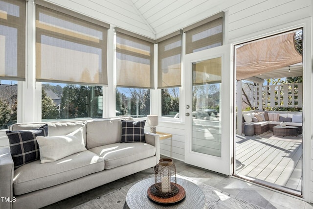 sunroom with lofted ceiling