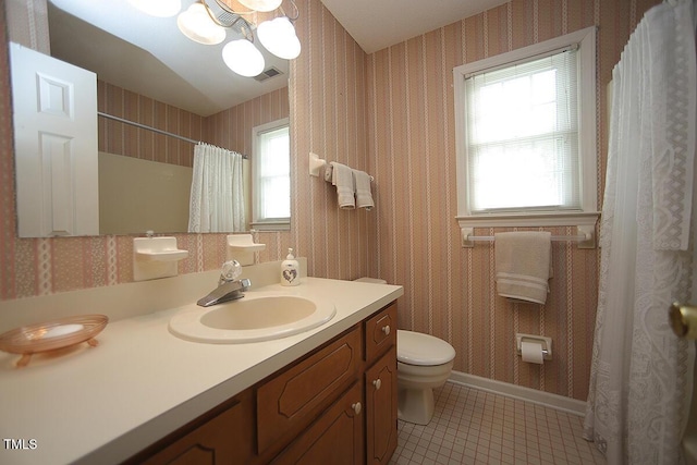 full bath featuring toilet, visible vents, baseboards, vanity, and wallpapered walls