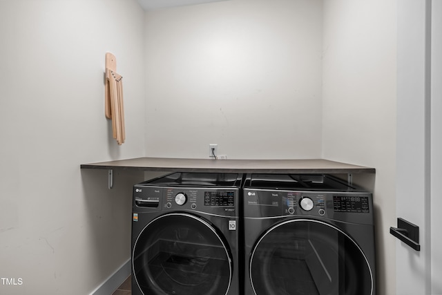 washroom with laundry area and independent washer and dryer