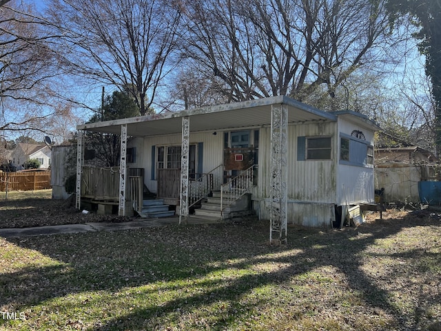 view of front of house featuring fence