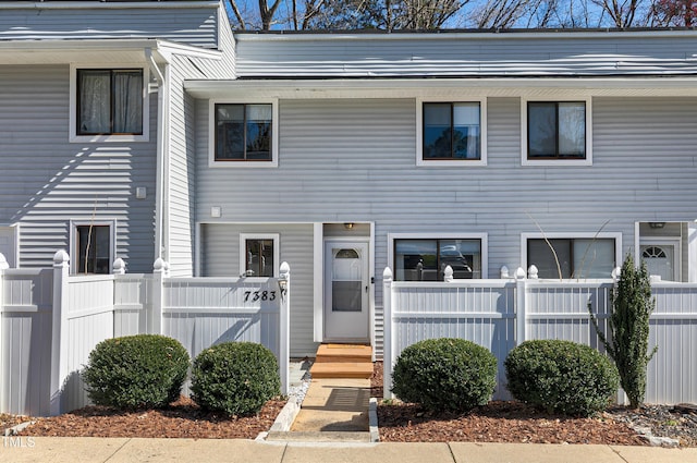 multi unit property featuring fence