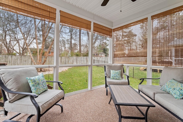 sunroom with ceiling fan