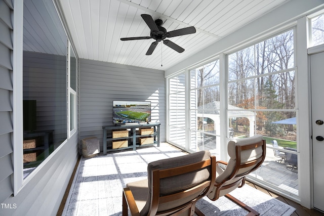 sunroom featuring ceiling fan