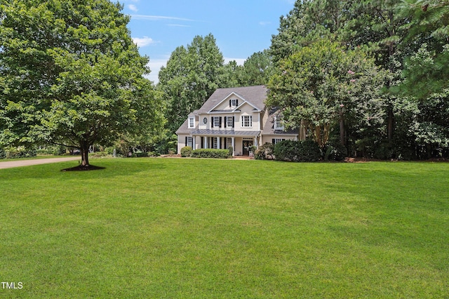 view of front of house featuring a front yard