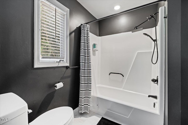 bathroom featuring a textured wall, shower / bath combination with curtain, toilet, and baseboards