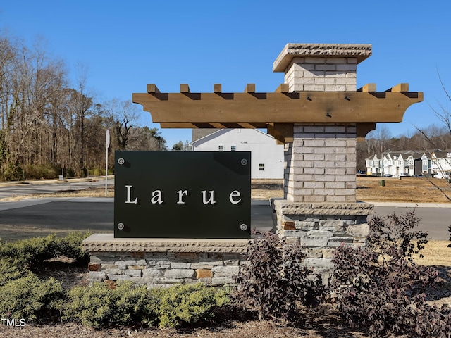 view of community / neighborhood sign