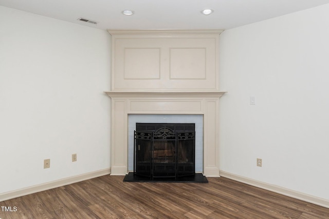 interior details featuring a fireplace, recessed lighting, visible vents, wood finished floors, and baseboards