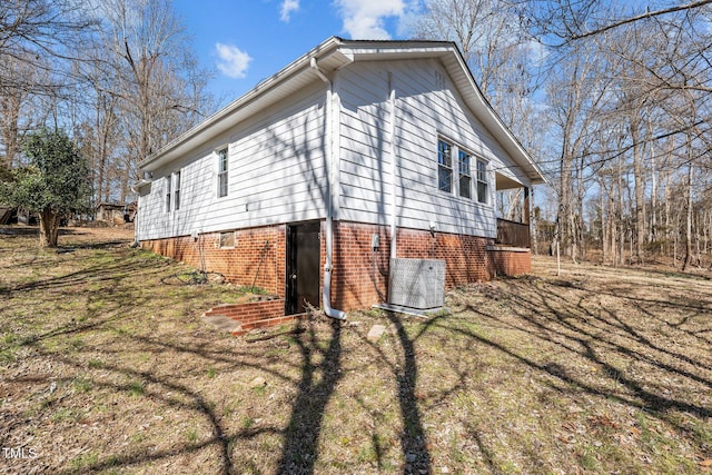2810 Hickory Hill Rd, Burlington, NC 27215 - view of side of home featuring a lawn and brick siding