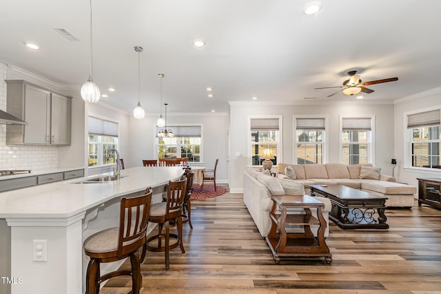 living area featuring visible vents, dark wood finished floors, crown molding, and recessed lighting