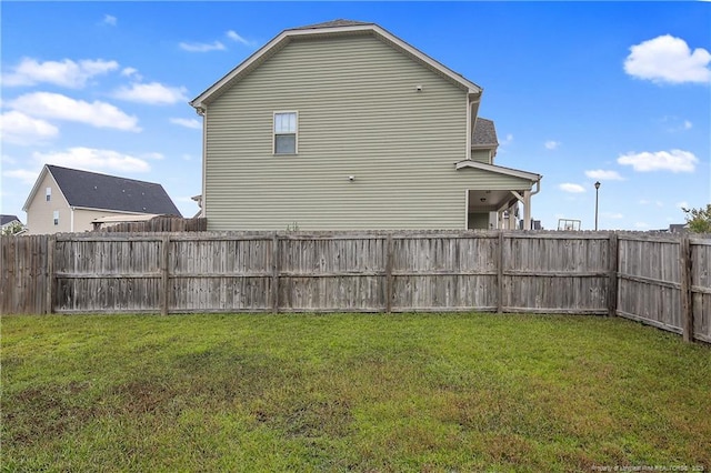 view of yard featuring a fenced backyard