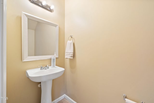 bathroom with baseboards