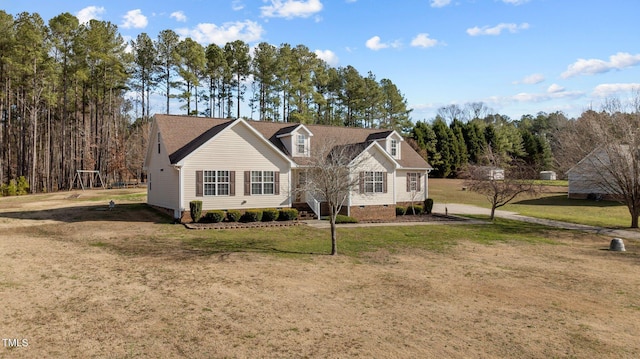 view of front of property featuring crawl space and a front yard