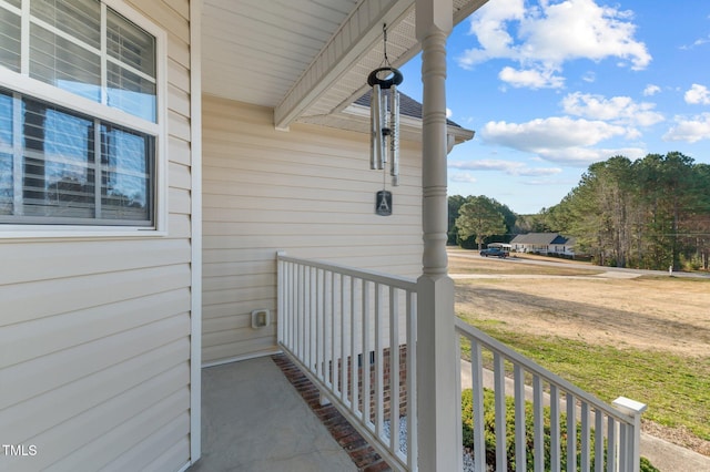 balcony featuring covered porch