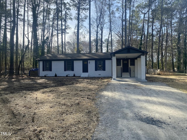 view of front of home featuring a carport and driveway