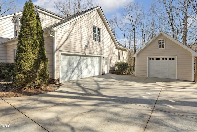 view of side of property featuring driveway