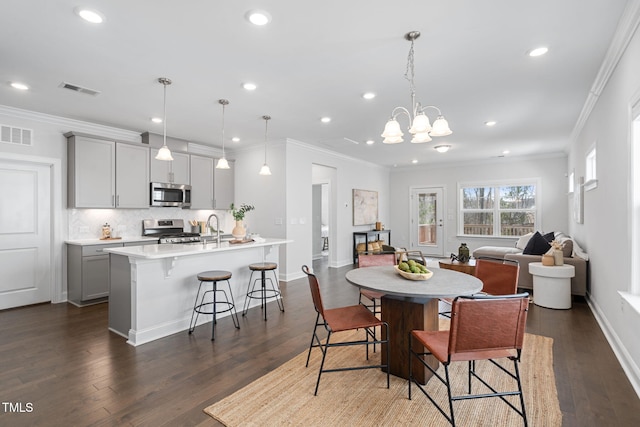 dining area featuring ornamental molding, dark wood finished floors, visible vents, and baseboards