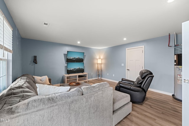 living area featuring recessed lighting, visible vents, baseboards, and wood finished floors