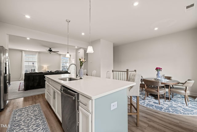 kitchen with visible vents, a sink, dark wood-type flooring, appliances with stainless steel finishes, and open floor plan