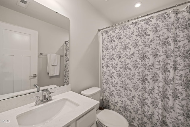 full bathroom with visible vents, toilet, vanity, and a shower with shower curtain