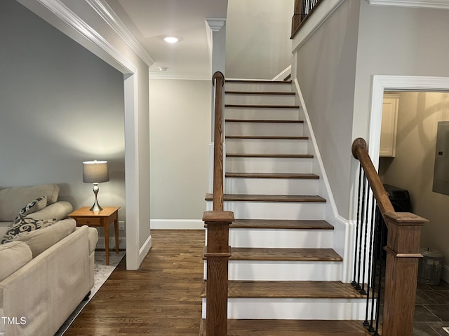 stairs featuring baseboards, recessed lighting, wood finished floors, and crown molding