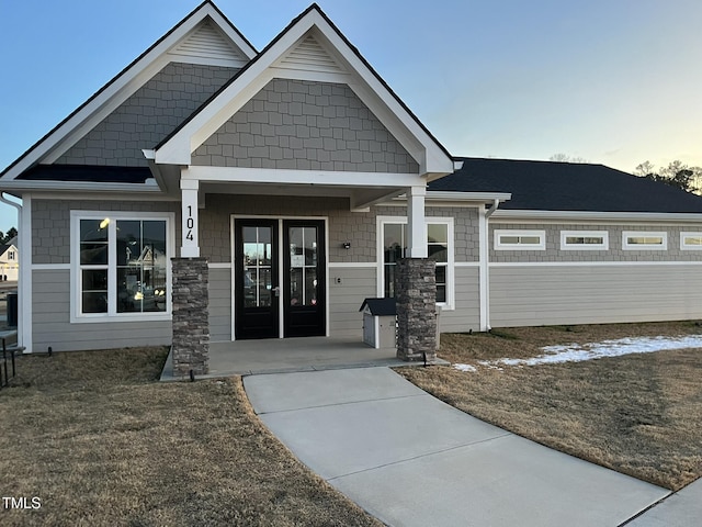 view of front of property featuring a porch