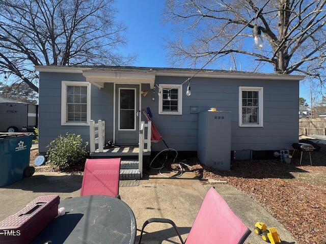 606 N Orange Ave, Dunn, NC 28334 - view of bungalow-style home